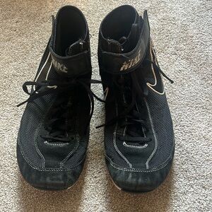 Wrestling shoes